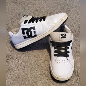DC Black & White Skater Shies Sneakers in Black & White Mens Size 9